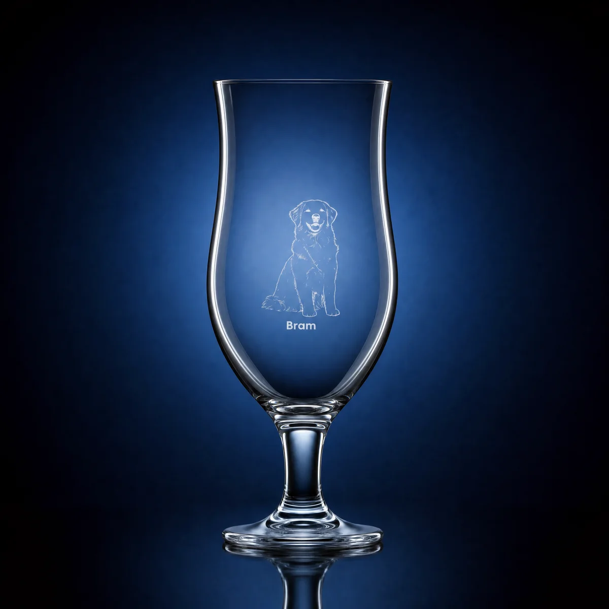 Beer glass with a drawing of a dog and his name